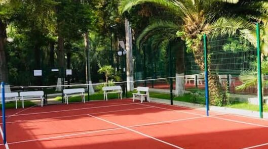 Теннисный корт